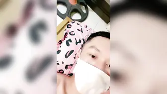 蜜桃美臀小女友【上篇】居家激情操逼，开档网袜情趣手铐，第一视角后入，抱着肥臀一顿操，特写视角更是诱惑