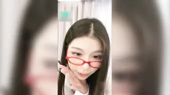 极品女神小野猫黑丝美腿口球假鸡巴自慰