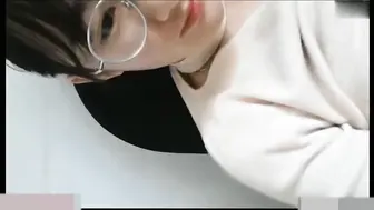 【户外露出】淫荡教师办公室自慰第二部，为人师表脱光自慰，惊险刺激