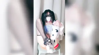 福利姬 奶瓶酱 双马尾萝莉 嫩逼白虎喷尿