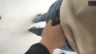国产真实乱伦儿子趁妈妈做饭，趁机强制后入式