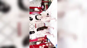 疯狂乱伦，群P年轻粉嫩小萝莉轰趴行动
