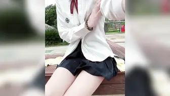JK少女公园长椅上 道具自慰 内裤都没穿骚母狗一只！！