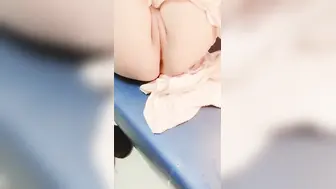 〖白虎箩莉〕罕见一线天明器，淫叫爸爸一边自慰流浆