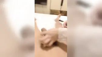 美乳纹身眼镜萝莉被小哥无套猛插