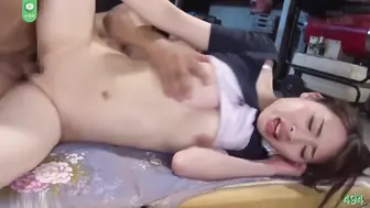 π494 调教美貌人妻，让她当众露B