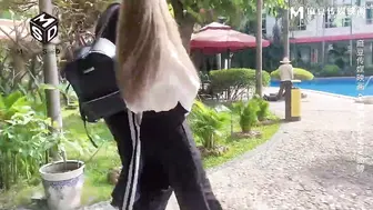 MSD-129 越南女房仲卖房送逼 为求销售精洗全身