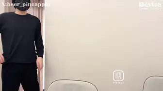 [糖心Vlog]【蜜穴榨精】酸奶play 淫欲姐姐送的特殊礼物 酸奶的淫荡吃法搭配黑丝蜜穴榨精 - 菠萝啤beer