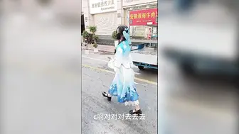 COS户外贝贝连续高强度电击一整天,到酒店洗澡后她终于投降了